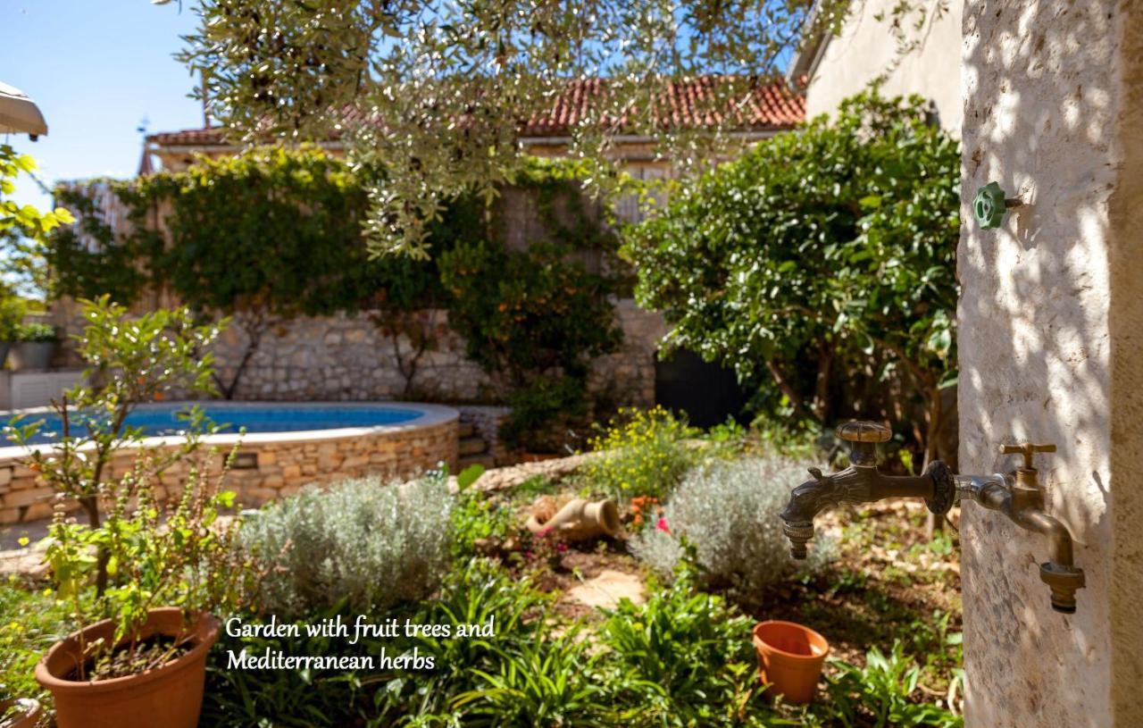 Villa Vicina Heritage Villa For 9,Milna - Close To Restaurants And Shops Luaran gambar